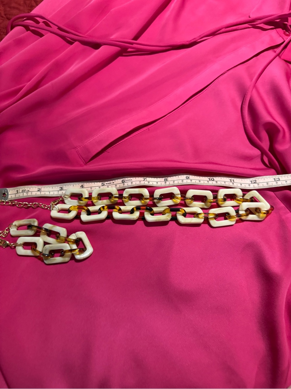 Women’s Beige and Tortoiseshell Link Bracelet and Necklace Set - Picture 9 of 9